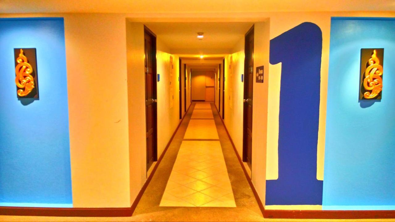 Bodega Phuket Patong (Adults Only) Hostel Exterior photo