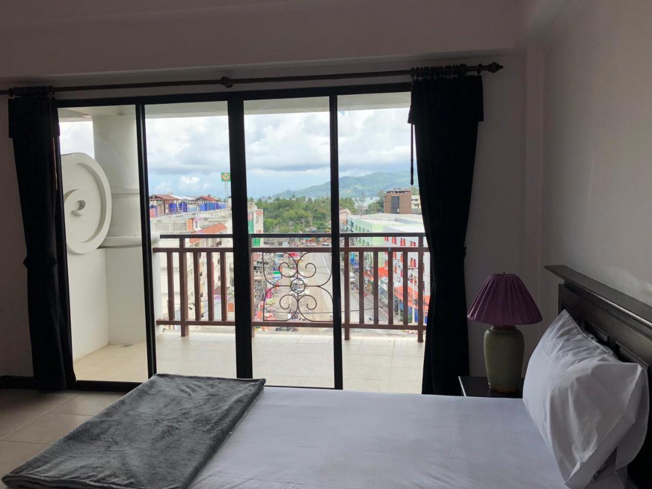 Bodega Phuket Patong (Adults Only) Hostel Exterior photo