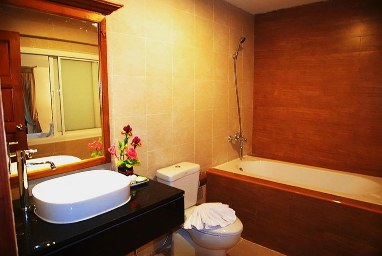 Bodega Phuket Patong (Adults Only) Hostel Exterior photo
